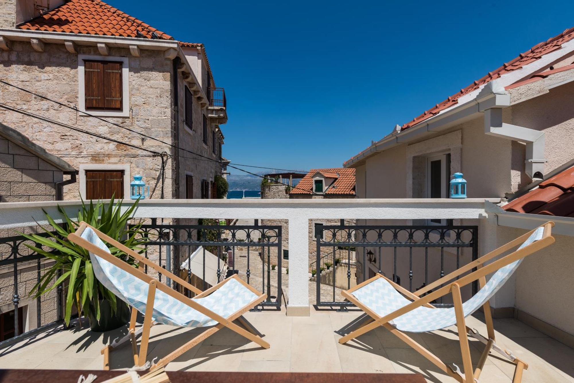 Apartment House Riva Supetar