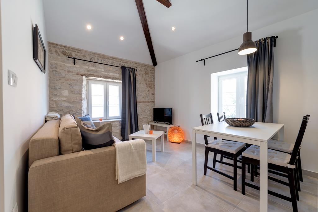 Apartment House Riva Supetar