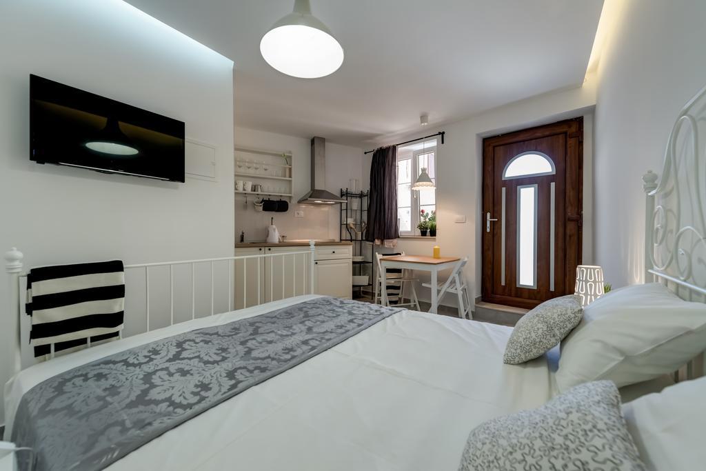 Apartment House Riva Supetar
